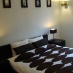 Zwarte kamer + Bed